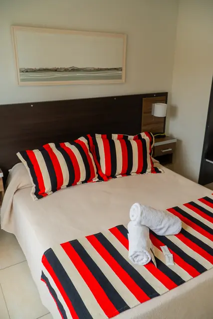Cama matrimonial en Apart Hotel Sotavento Miramar